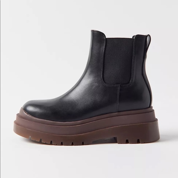 Urban Outfitters | UO Betty Treaded Chelsea Boot Lug Sole Black Brown Combat New - Picture 9 of 16